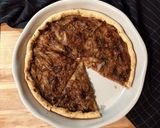 Une image de l'étape 7 de Tarte fondante aux échalotes.