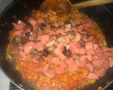 Foto del paso 4 de la receta: Guiso de salchichas con longaniza ahumada