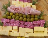 Foto del paso 1 de la receta: Picadita Navideña 🌲🥂