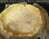 Foto del paso 9 de la receta: Quiche de bacon, cebolla y queso 