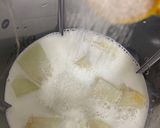 A picture of step 3 of Melon shake.