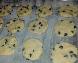 Foto del paso 5 de la receta: Galletitas de manteca con chips de chocolate