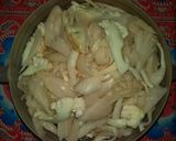 Foto langkah ke 3 dari resep Tumis Jamur Tiram Brokoli Mix Pentol Ayam.