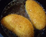 A picture of step 5 of Old-Fashioned Fish Sausage Fried Bread.