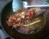 Foto langkah ke 4 dari resep Kerapu Goreng Masak Kecap.
