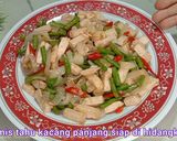 Foto langkah ke 7 dari resep Oseng tahu kacang panjang saus sambal.