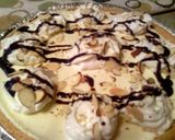 A picture of step 4 of Sunshine 's Banana Cream Pie.