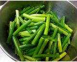 A picture of step 1 of Garlic Shoot Bokkeum (Korean-Style Sauté Dish).