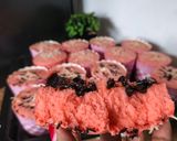 Foto langkah ke 3 dari resep Cupcake Strawberry isi Coklat (Metode All in One).