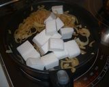 A picture of step 3 of Sautéed Hanpen Seasoned with Mentsuyu and Ao-nori Seaweed.