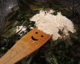 Foto del paso 2 de la receta Albóndigas de acelgas y queso con salsa de queso fresco de cabra
