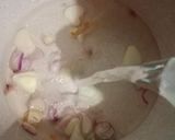 Foto langkah ke 2 dari resep Sop Sayur Sosis.