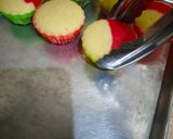 Foto langkah ke 7 dari resep Bolu Kukus Merah Putih.