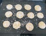 A picture of step 3 of Crinkle Almond Cookies.