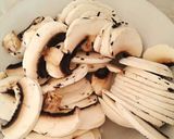 Foto del paso 3 de la receta: Espaguetis salsa alfredo con pollo y champiñones