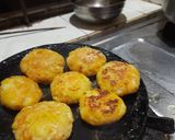 A picture of step 5 of Ragda patties.