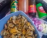 Foto langkah ke 1 dari resep Tumis Kerang Hijau.