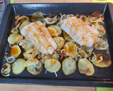 Foto del paso 3 de la receta: Lomos de merluza al horno con patata panadera