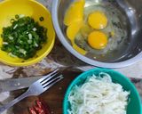 Foto langkah ke 1 dari resep Darlorkol 👩🍳Dadar Telor pakai Kol.