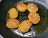 A picture of step 7 of Pumpkin flower cutlets.