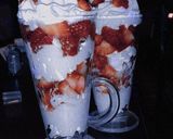 Foto del paso 3 de la receta: Frutillas con crema en spray