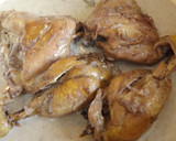 Foto del paso 2 de la receta: Pollo al vino tinto con arroz blanco rehogado con ajos