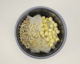 【銀耳蓮子薏仁湯】的食譜步驟4照片