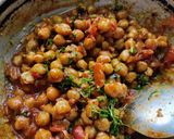 A picture of step 4 of Dry chana masala.