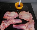 Foto del paso 2 de la receta: Paletillas de cordero con patatas, cebolla y pimiento al horno