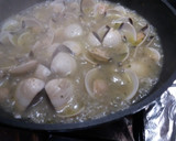 Foto del paso 3 de la receta: Arroz meloso y caldoso marinero con almejas en salsa verde