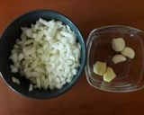 Pikáns csirke wokban rizstésztával recept fázis 2 fotója