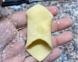 Foto del paso 3 de la receta: Gaznate de yemas sin manteca y sin grasa