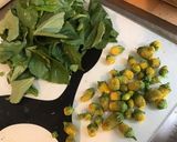 Une image de l'étape 4 de Salade de brede mafane au céleri,carottes,pois chiches, tomates et oignon.