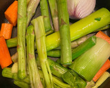 Foto del paso 2 de la receta: Caldo de verduras (aprovechamiento espárragos)