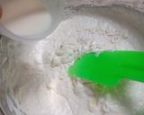 Foto langkah ke 3 dari resep Bolu singkong kukus.