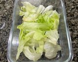 Foto langkah ke 2 dari resep Pork Stir Fry Beansprouts on Lettuce (Lettuce Siram Tumis Babi Toge).