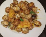 Foto langkah ke 5 dari resep Kerang Bumbu Kuning Pedas.