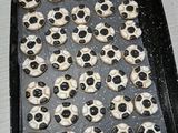 Pelotitas de futbol en galletitas pintadas