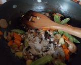 Foto langkah ke 5 dari resep Mie titi pedas kekinian khas Makasar.