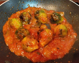 Foto del paso 3 de la receta: Pasta fresca con coles de bruselas al ajillo