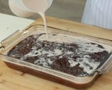Foto langkah ke 6 dari resep Chocolate Milk Bath Cake Devina Hermawan.