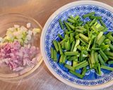 Hình bước làm 1 của món Củ cải khô xào thịt ba chỉ
