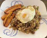 Foto del paso 6 de la receta: Arroz Chaufa de carne y chorizo con quinoa tricolor