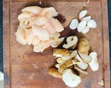 Hình bước làm 1 của món Ức gà xào nấm đông cô tươi - healthy cùng Chin