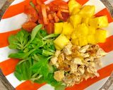 Foto del paso 3 de la receta: Ensalada de canónigos con piña y pollo