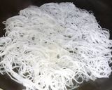 Hình bước làm 5 của món Giòn tan miến cuộn lòng gà^^