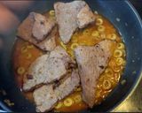 Foto del paso 7 de la receta: Filetes de ternera en salsa con aceitunas