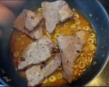 Foto del paso 7 de la receta: Filetes de ternera en salsa con aceitunas