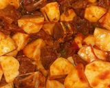 A picture of step 5 of Beef stew with potatoes and green peas.