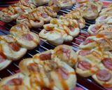 Foto langkah ke 7 dari resep Caterpillar Bread (Roti Sosis).
